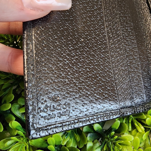 GUC Gucci G Clasp Compact Leather Wallet - Picture 8 of 16